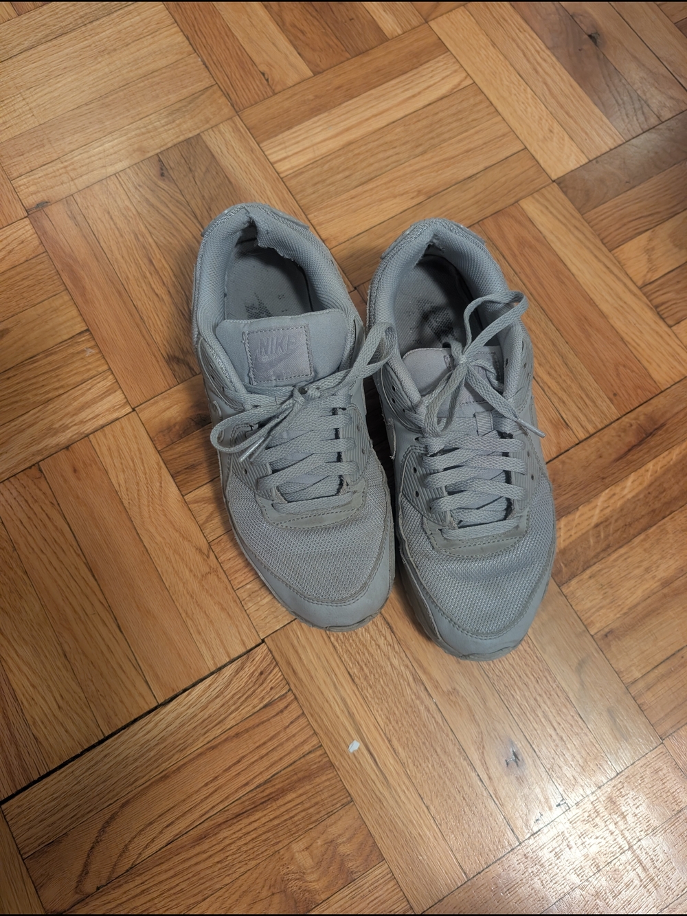 Nike Men's Light Gray Mesh Lace-Up Sneakers